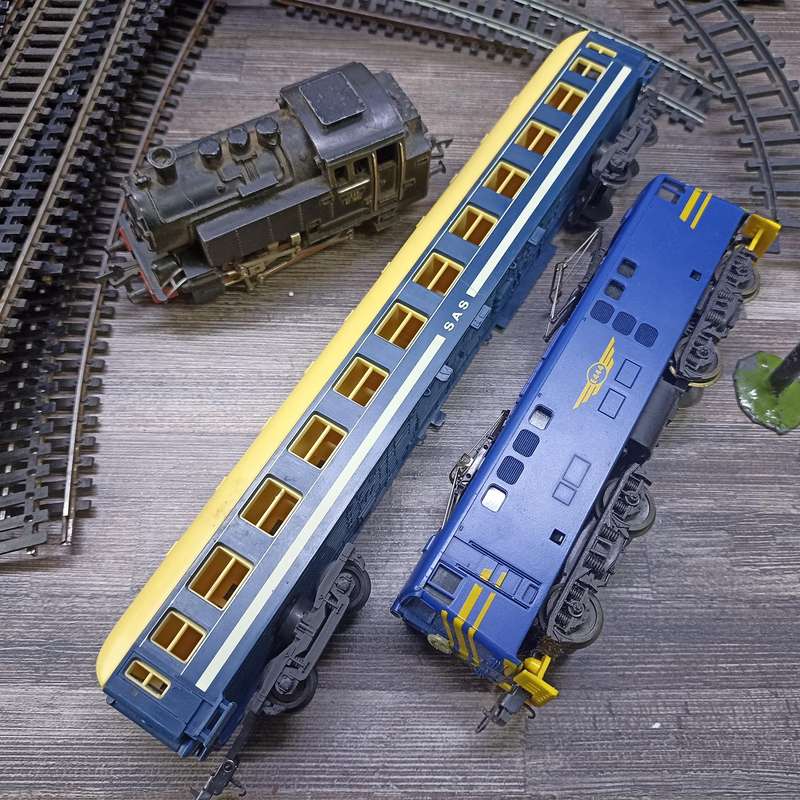 Vintage SAR Blie Train HO Sclae Train Set, Lima , Black Loco Fleischmann