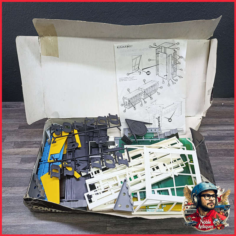 Boxed 1980s Very Rare Scalextric C234 Control Tower And Crosswalk