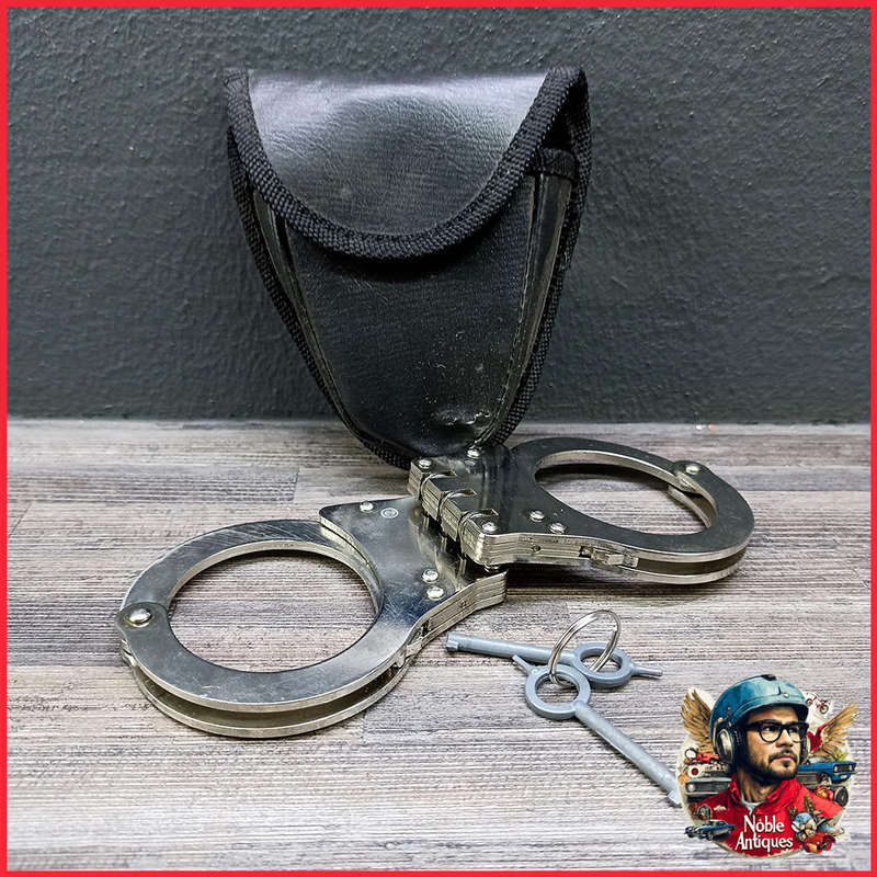Handcuffs, chrome-plated, robust double lock and 3 hinges, with key and bag