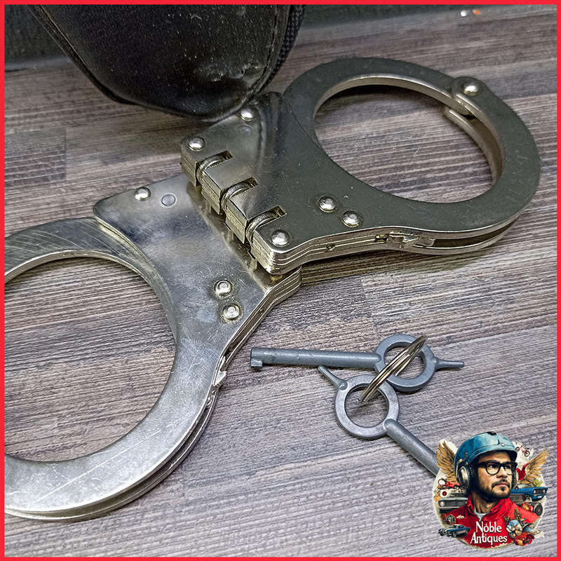 Handcuffs, chrome-plated, robust double lock and 3 hinges, with key and bag
