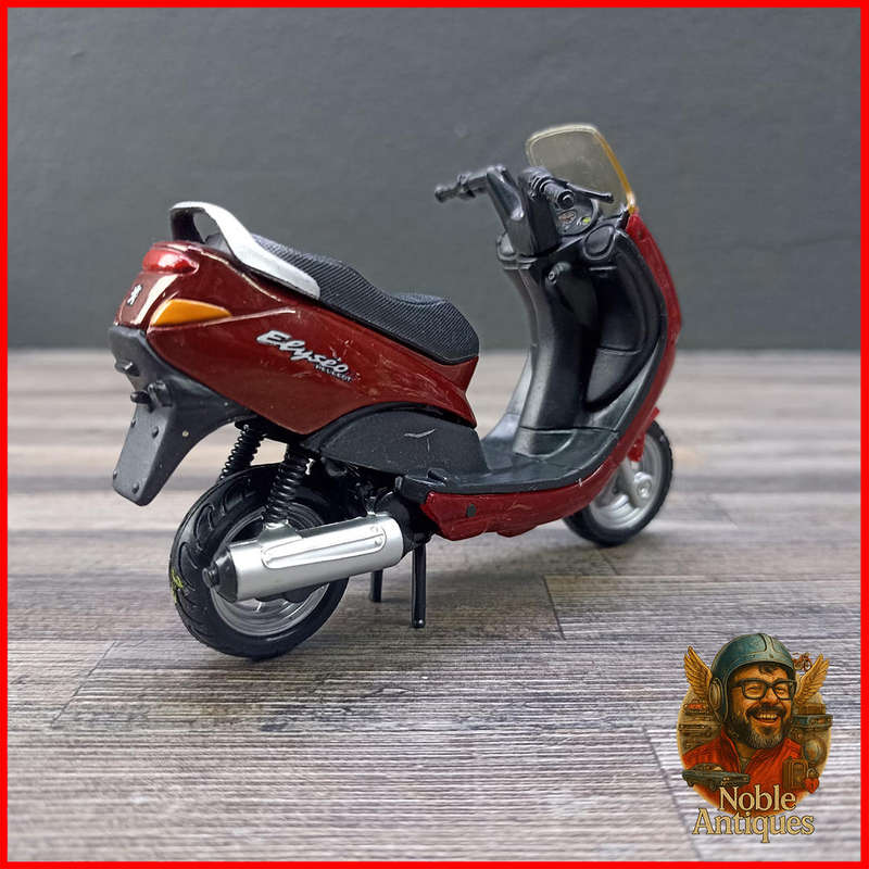 Peugeot Elyseo 125 scooter Die-cast Maisto 1:18