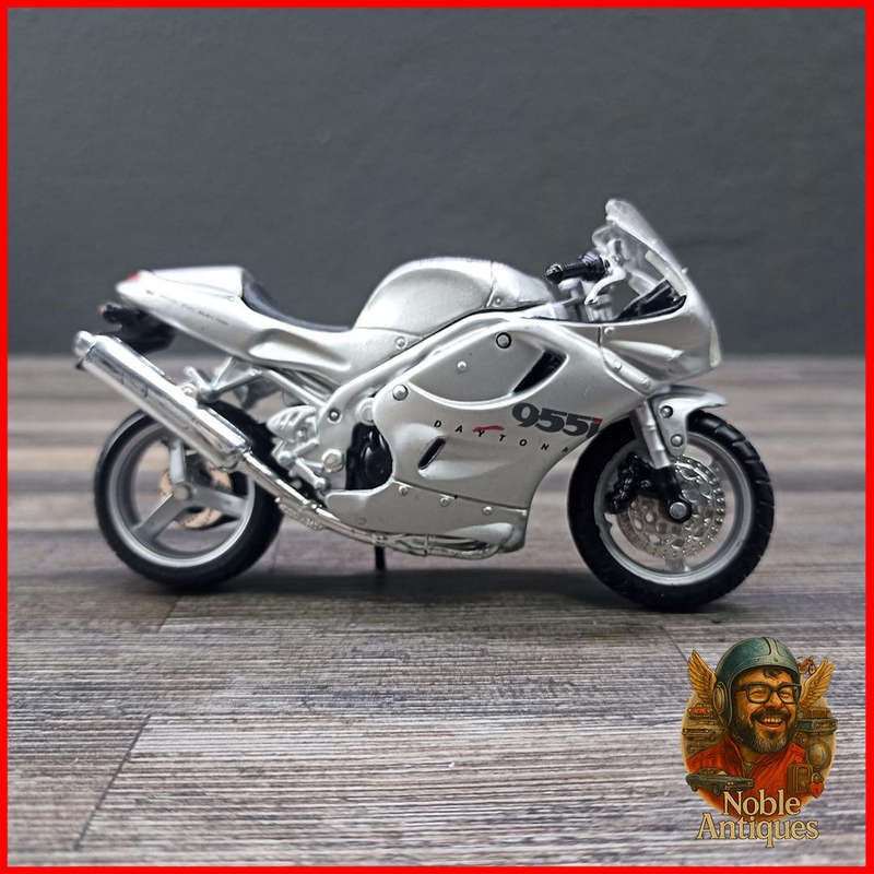 Triumph Daytona 955i Motorcycle Die-cast Scale 1:18