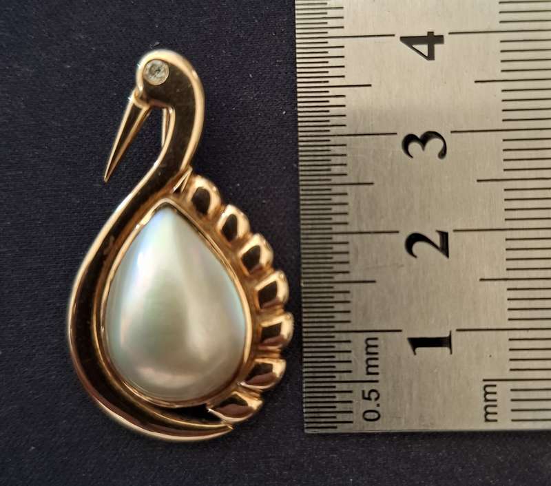 Vintage 9ct Gold, Diamond & Pearl Pendant 7.7grams