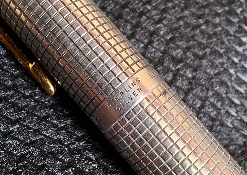 VINTAGE PARKER 75 FOUNTAIN PEN IN STERLING SILVER CISELE, & 14K GOLD NIB