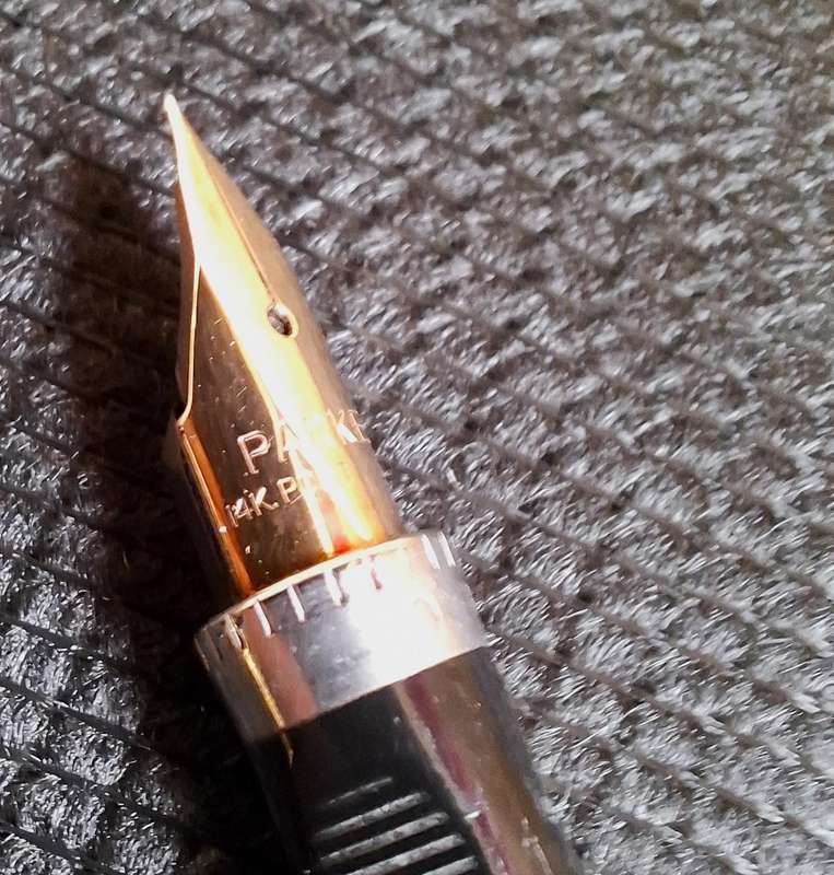 VINTAGE PARKER 75 FOUNTAIN PEN IN STERLING SILVER CISELE, & 14K GOLD NIB