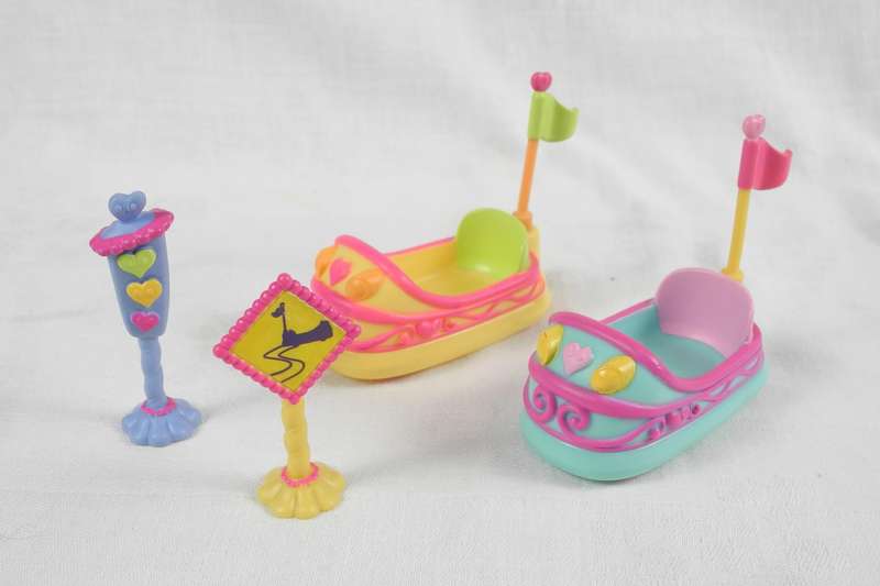 Hasbros My Little Pony Ponyville Collectables from 2006-2008