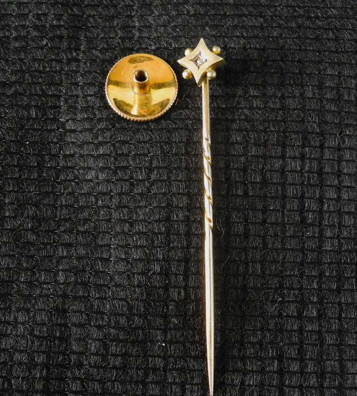 Vintage Gold 15ct & Diamond Pin