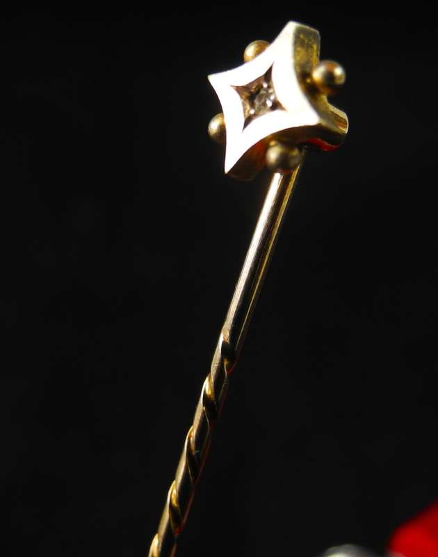 Vintage Gold 15ct & Diamond Pin
