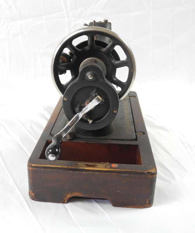 1940s Vintage Singer Model 28K Hand-Crank Sewing Machine