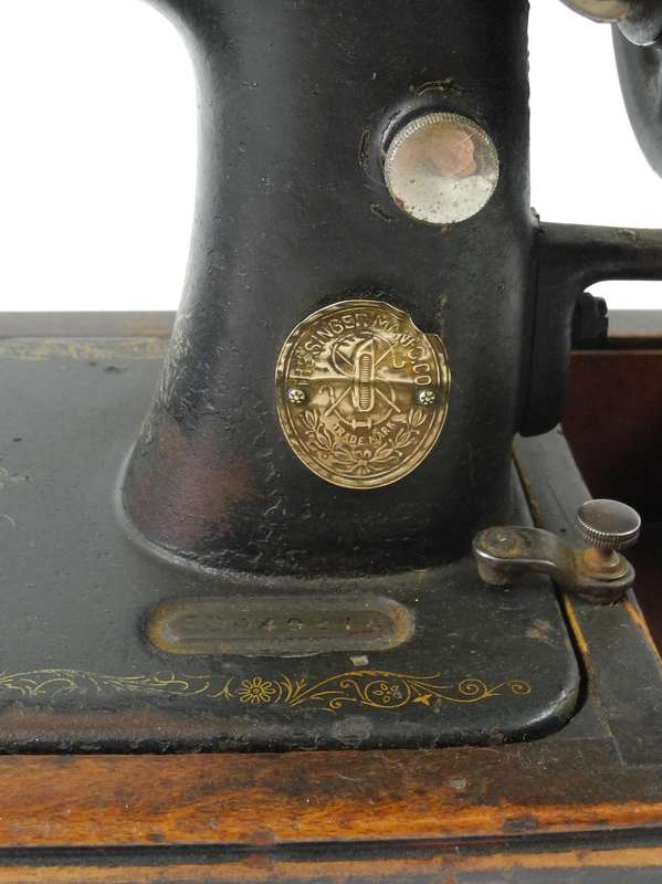 1940s Vintage Singer Model 28K Hand-Crank Sewing Machine