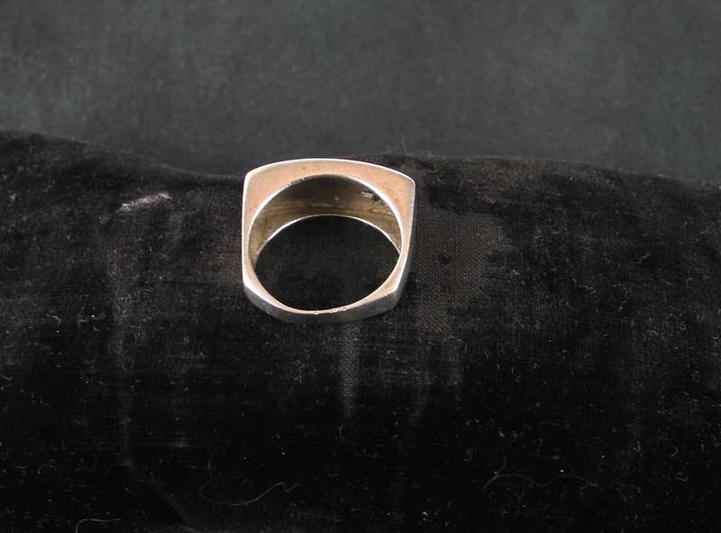Sterling Silver Ring with Flower Cut Out (6.0g)