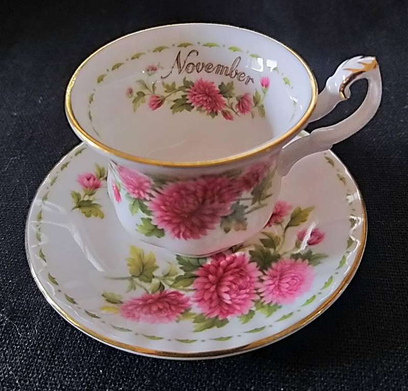 Royal Albert Miniature Duo Flowers of the Month November