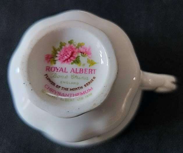 Royal Albert Miniature Duo Flowers of the Month November