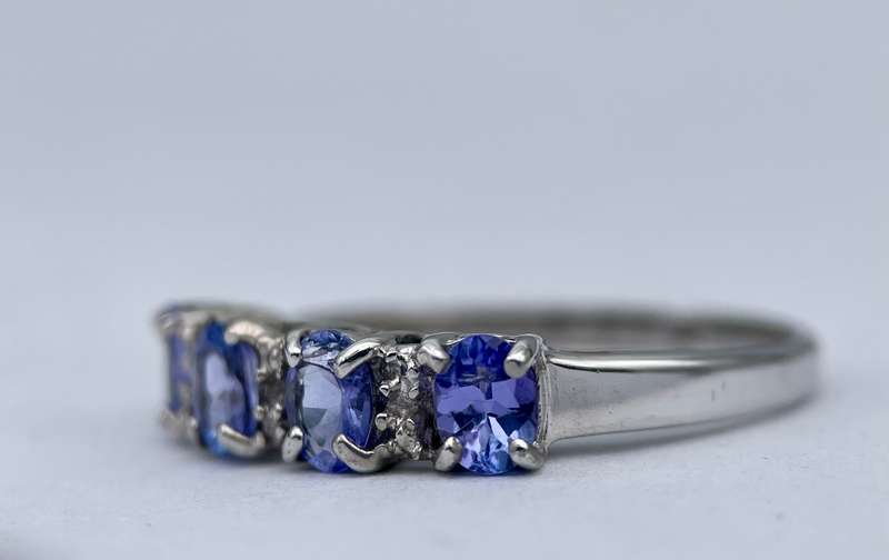 Beautiful 0.60ct Tanzanite ring