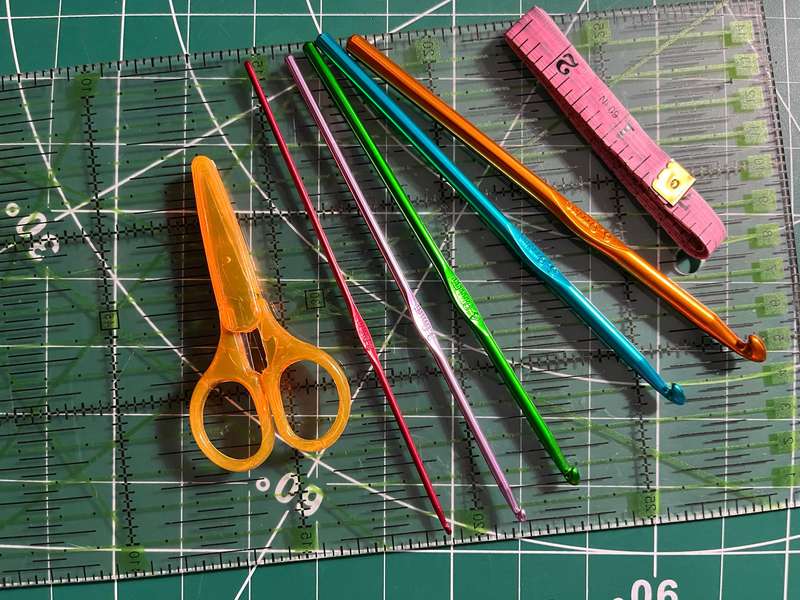 Handmade Roll-Up Crochet Needle Bag with 5 Crochet Hooks, Scissors & Measuring Tape (25cm x 35cm)