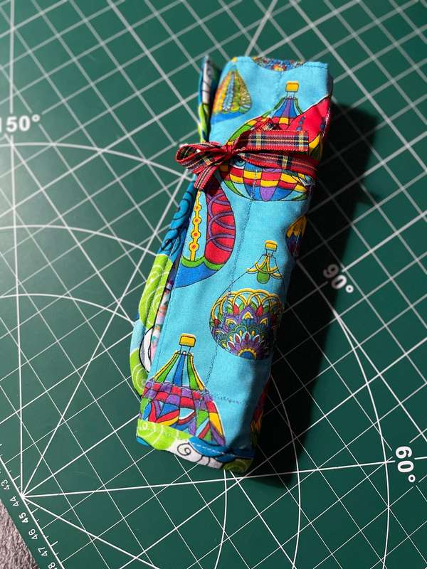 Handmade Roll-Up Crochet Needle Bag with 5 Crochet Hooks, Scissors & Measuring Tape (25cm x 35cm)