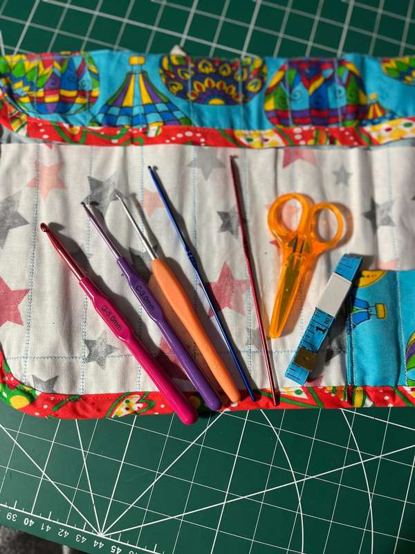 Handmade Roll-Up Crochet Needle Bag with 5 Crochet Hooks, Scissors & Measuring Tape (25cm x 35cm)