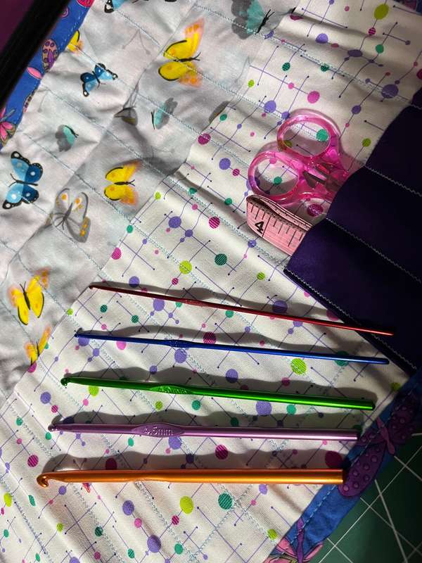 Handmade Roll-Up Crochet Needle Bag with 5 Crochet Hooks, Scissors & Measuring Tape (25cm x 35cm)