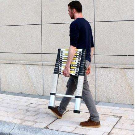 Various Sizes Telescoping Aluminum Extension Ladder for Outdoor Indoor Use - Silver - 2.0 m