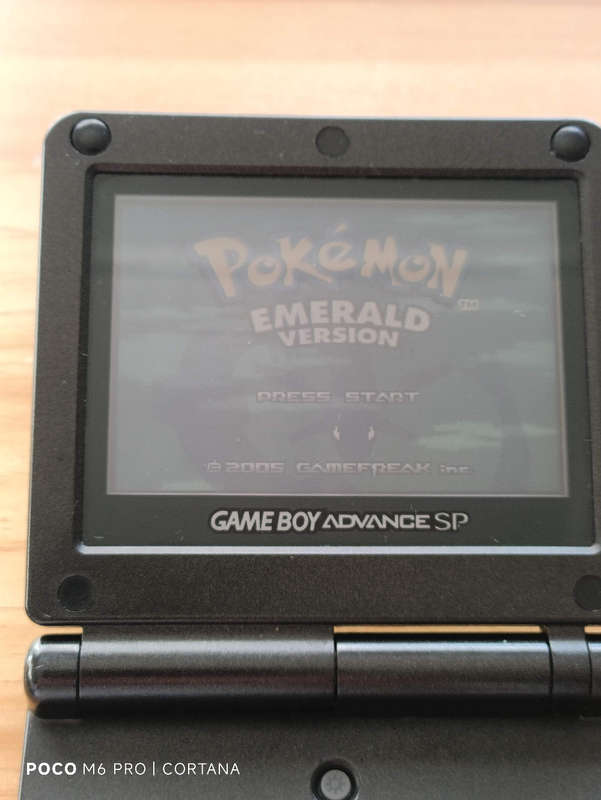 Pokémon Emerald Version Gameboy Gba