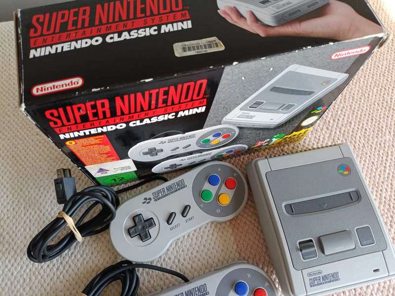 Super Nintendo Entertainment System +Box