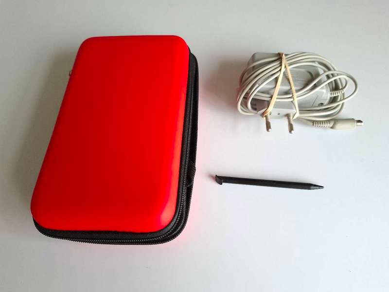 "New" Nintendo 3ds Xl Console +Charger