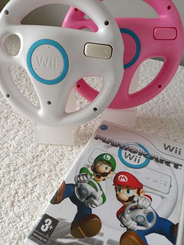 Mario Kart Nintendo Wii +Steering Wheels