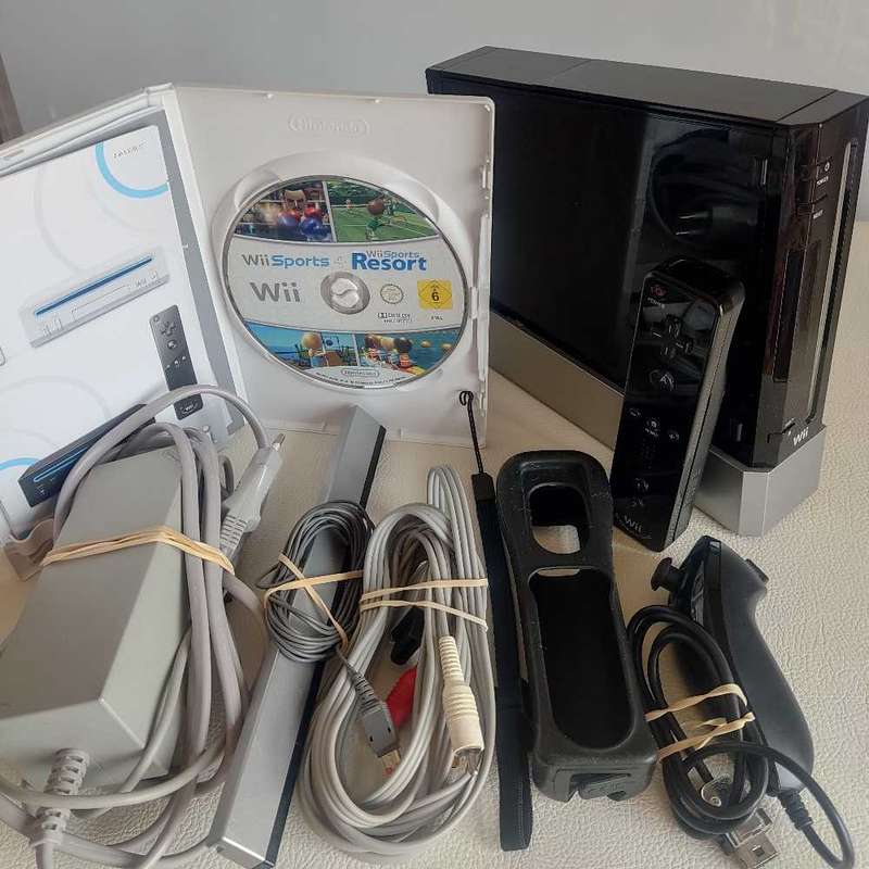 Nintendo Wii Console With Wii Sports +Wii Sports Resort Combined Disc