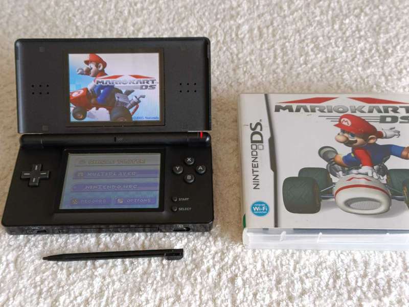 Nintendo Ds lite Console +MarioKart
