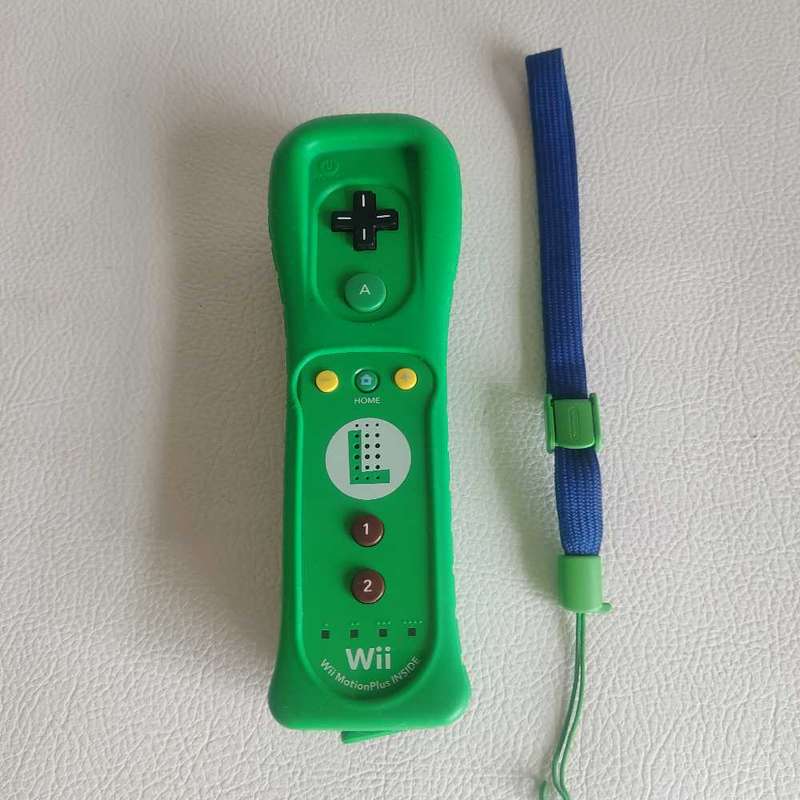 Wii  Remote Plus Controller Luigi       Edition