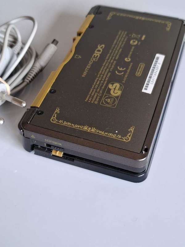 Nintendo 3Ds Console +Charger