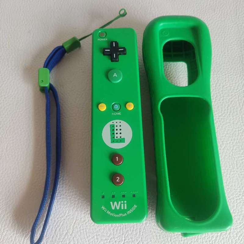 Wii  Remote Plus Controller Luigi       Edition