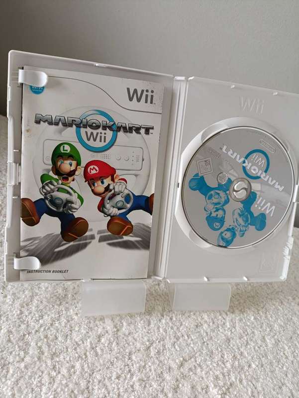 Mario Kart Nintendo Wii +Steering Wheels