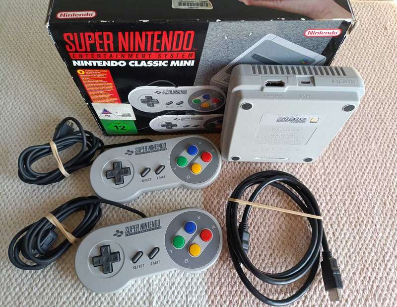 Super Nintendo Entertainment System +Box