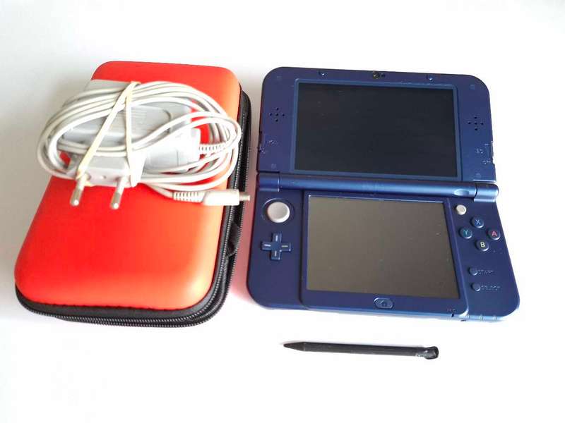"New" Nintendo 3ds Xl Console +Charger