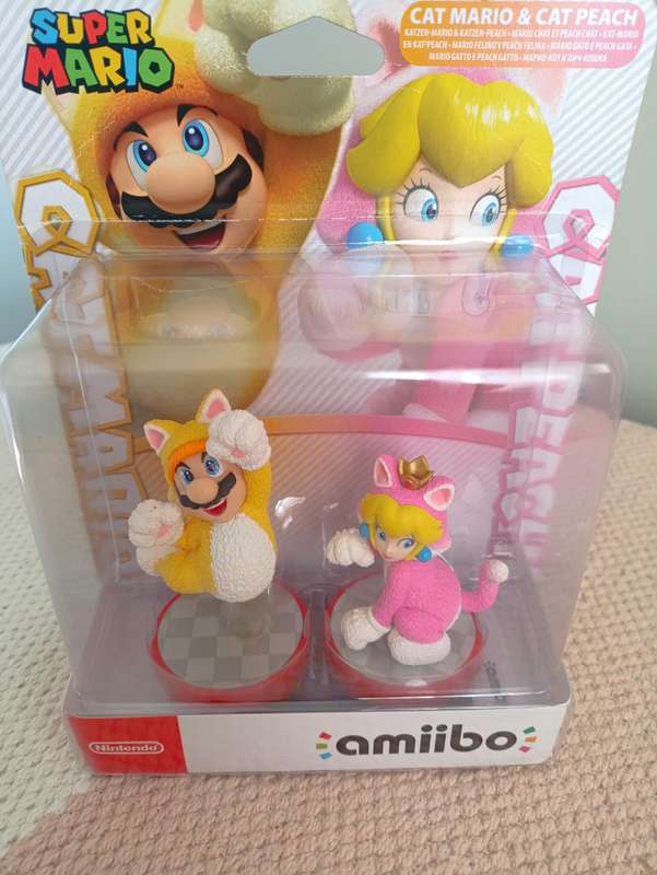 Cat Mario & Cat Peach Amiibo