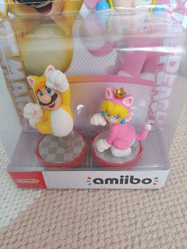 Cat Mario & Cat Peach Amiibo