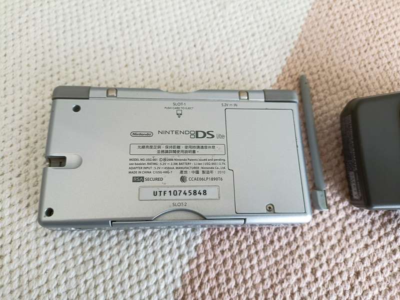 Nintendo Ds Lite +Original Charger and Stylus