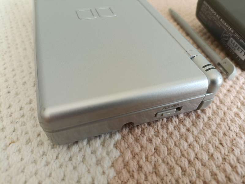 Nintendo Ds Lite +Original Charger and Stylus