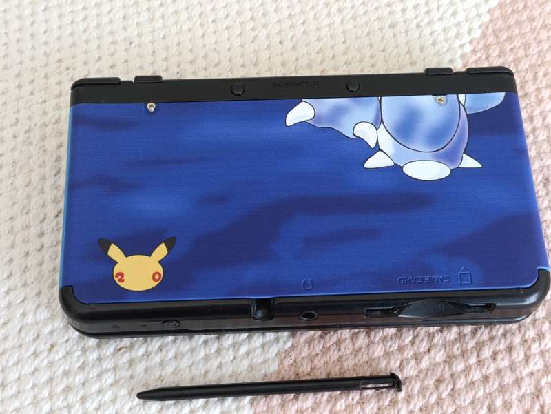 'New' Nintendo 3DS Console +Original Charger and Stylus