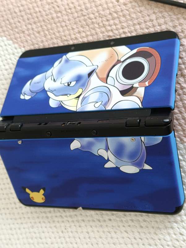 'New' Nintendo 3DS Console +Original Charger and Stylus