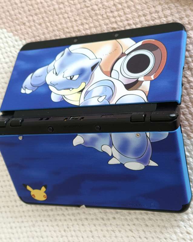 'New' Nintendo 3DS Console +Original Charger and Stylus