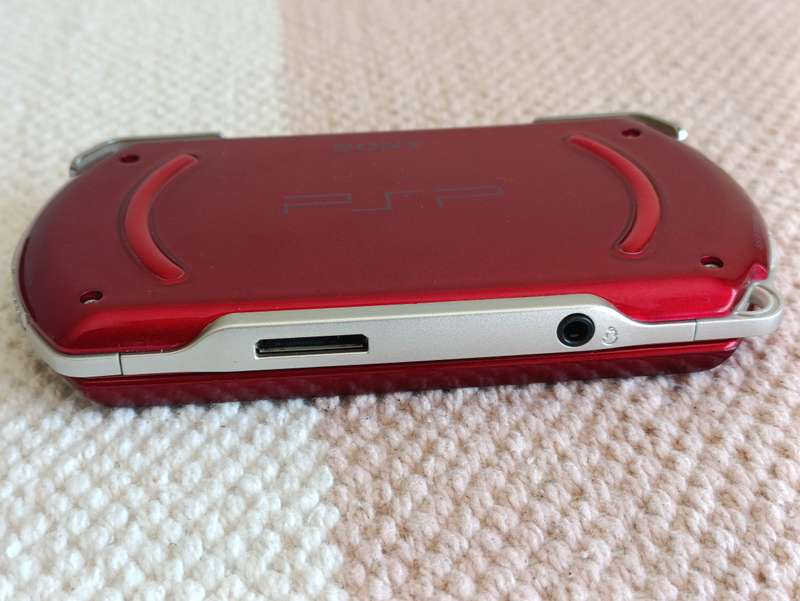 Psp Go Console +Original Charger