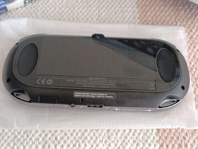 Ps Vita PCH 1004 Console +Games Bundle +Box