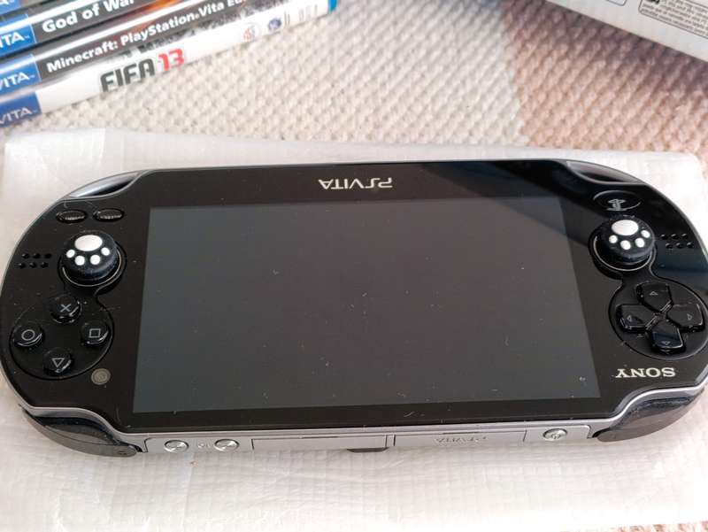 Ps Vita PCH 1004 Console +Games Bundle +Box