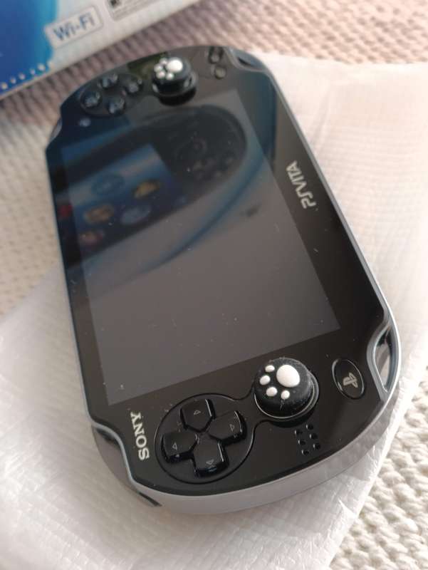 Ps Vita PCH 1004 Console +Games Bundle +Box