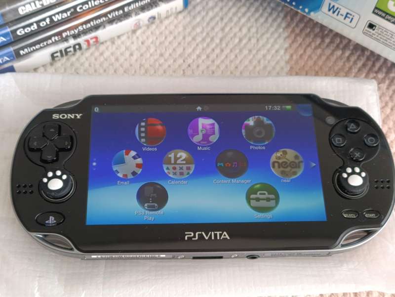 Ps Vita PCH 1004 Console +Games Bundle +Box