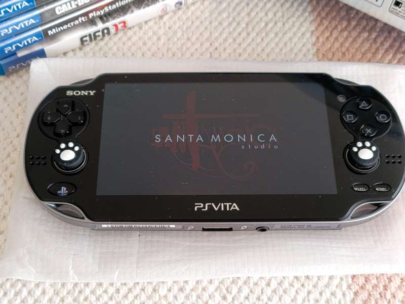 Ps Vita PCH 1004 Console +Games Bundle +Box