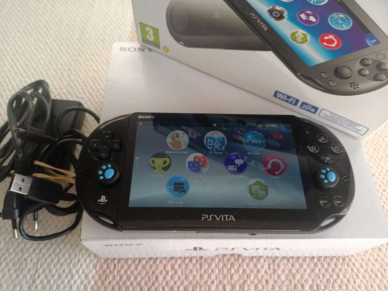 PS Vita Slim Console with Original Packaging +8GB Memory Card