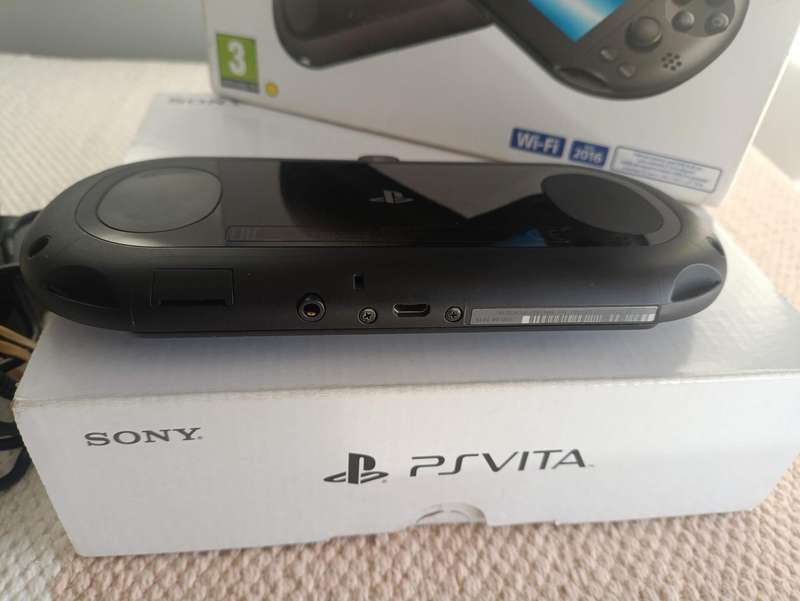 PS Vita Slim Console with Original Packaging +8GB Memory Card